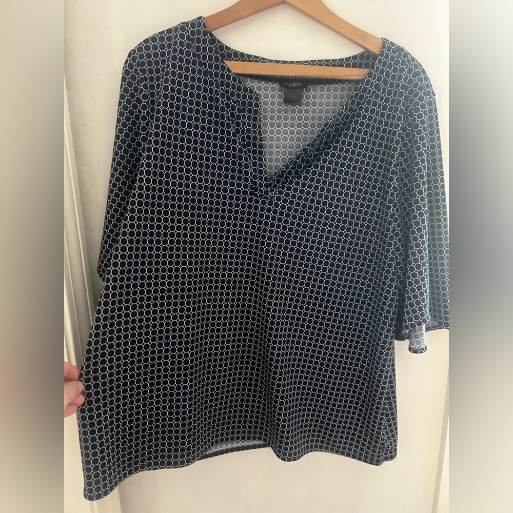 Ann Taylor Factory size XL office top. Blue and white design. Good for summer